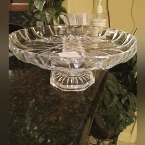 Crystal cake holder
